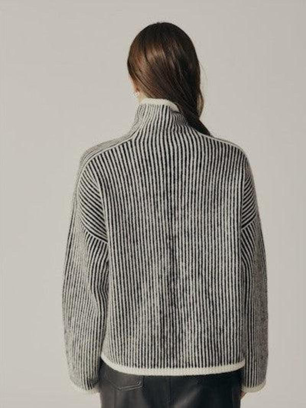 Genarium Turtleneck Sweater